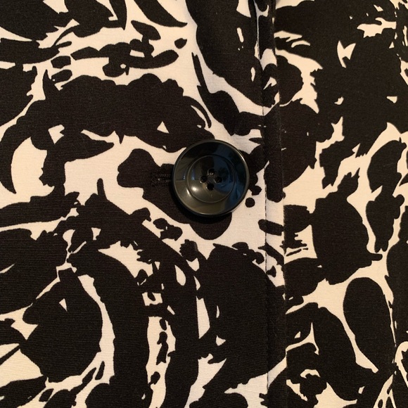 Like New CLEO Black and White Coat - Picture 4 of 9